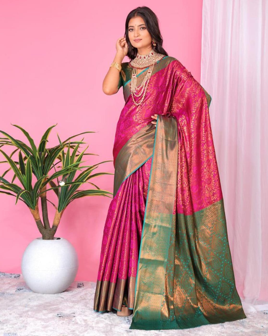 -1117Wx1400H-701358555-pink-MODEL